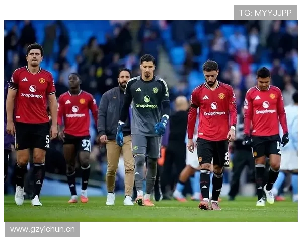 曼联复兴叙事面临考验,近期表现波动对赛季走势形成制约 曼联复兴叙事面临考验,近期表现波动对赛季走势形成制约